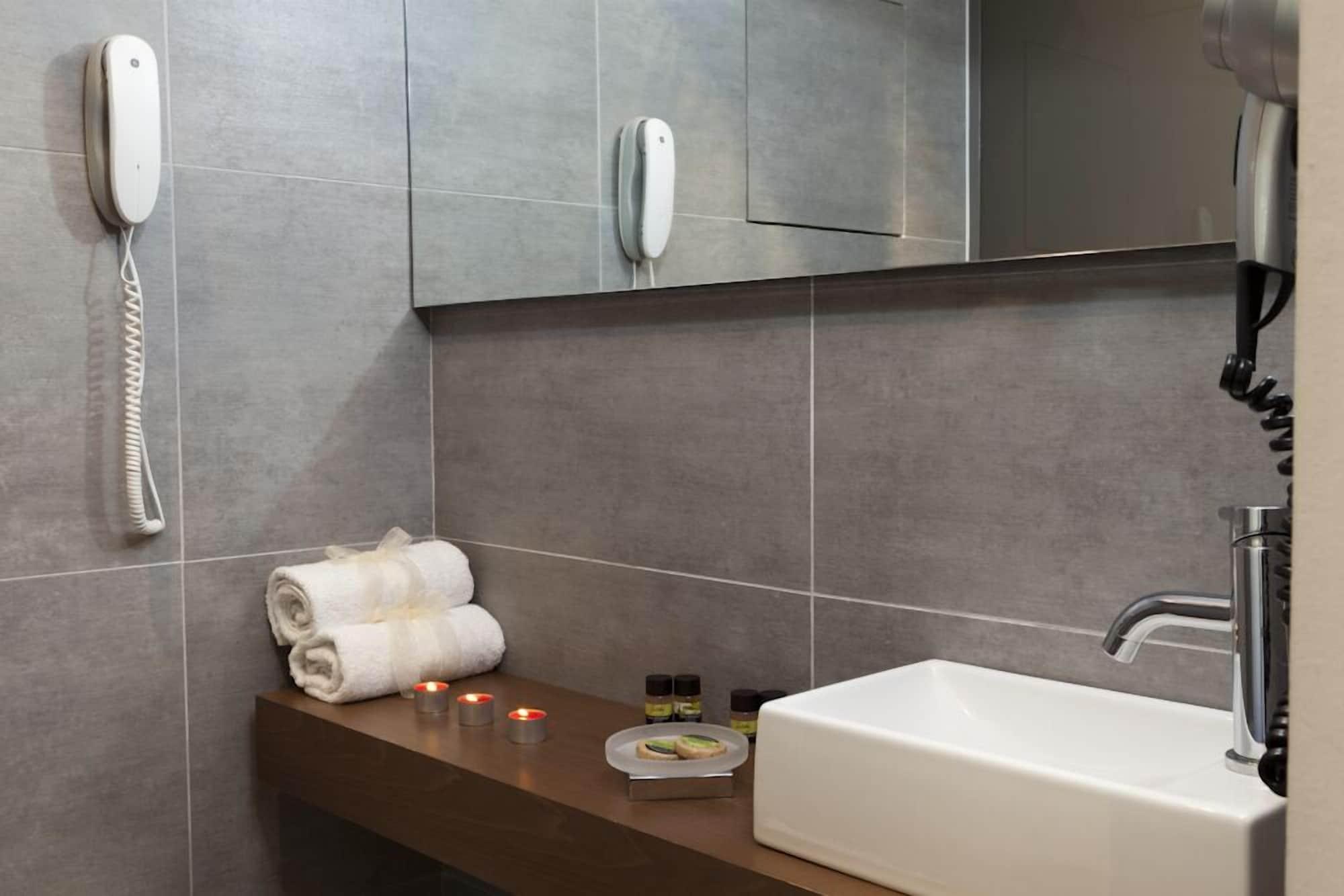 Hotel Oktober Downtown 3*