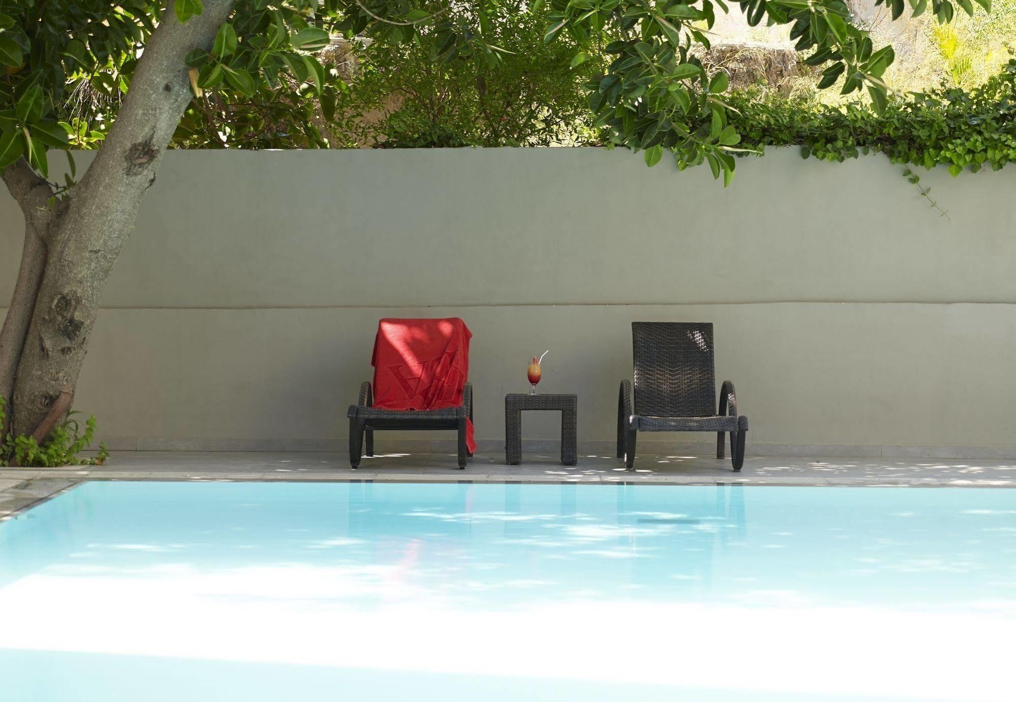 Hotel Oktober Downtown 3*