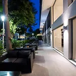 Oktober Downtown Rooms