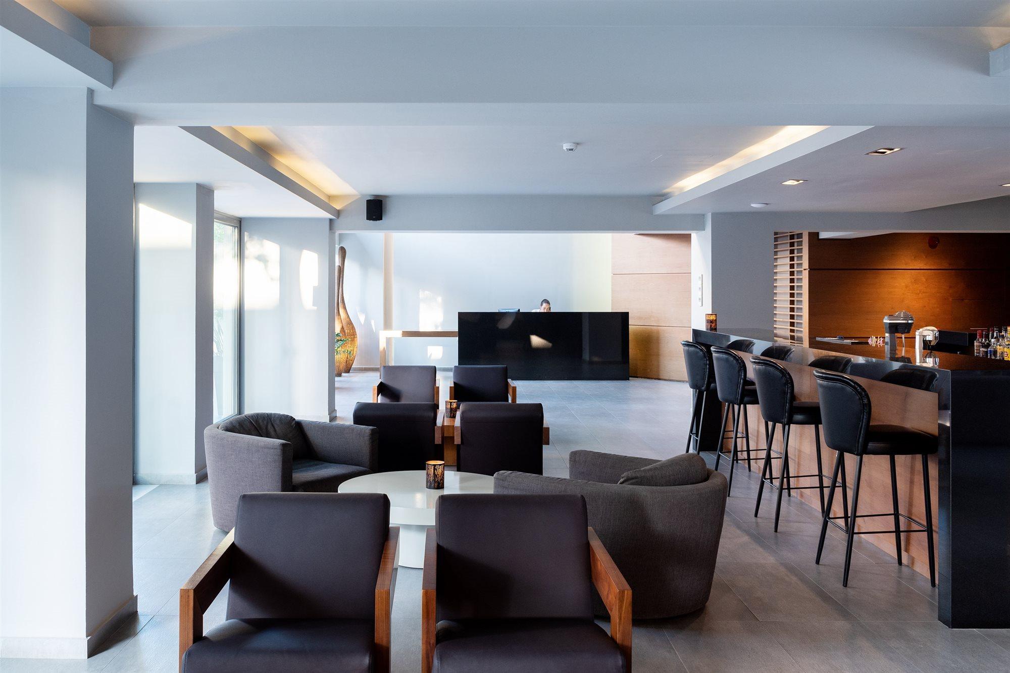 Hotel Oktober Downtown 3*