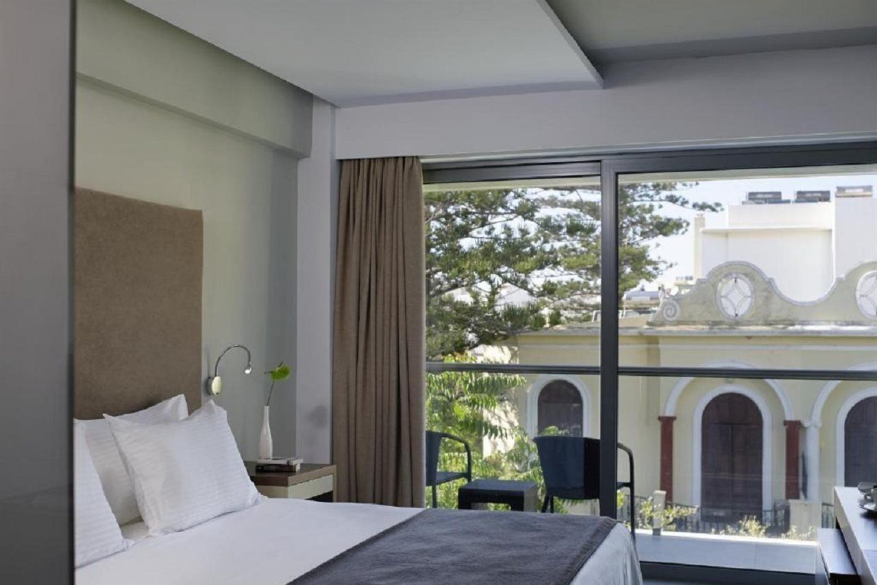 Hotel Oktober Downtown 3*